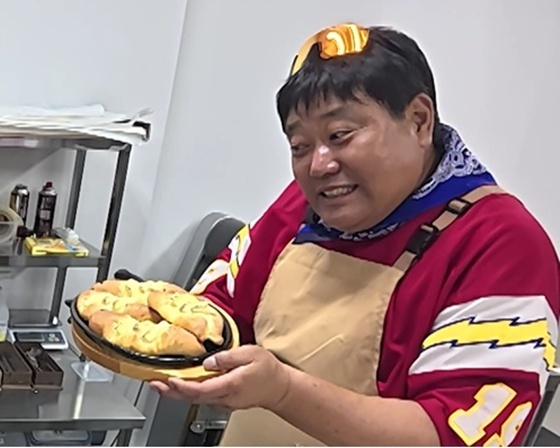 "붕어빵에 붕어 넣는 셈?" 양준혁 광어빵, 실제 회까지 올린 신메뉴 도전
