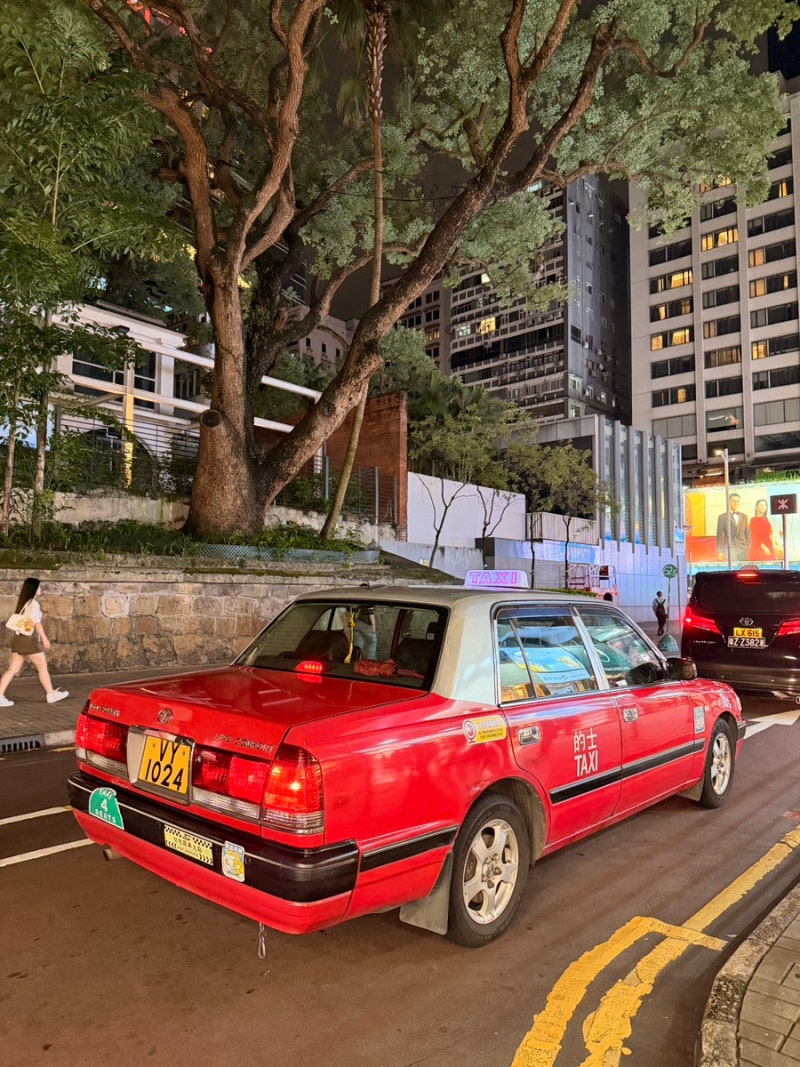 Cathay Pacific Incheon-Sydney: 8-Hour Layover in Hong Kong (Travel Segment)