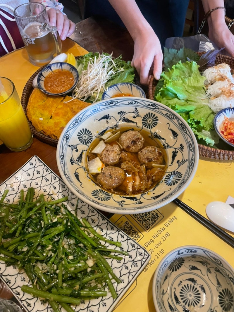 #다낭여행 한시장근처 미슐랭 맛집 안토이본점 (반쎄오 진짜 맛있음, 분짜는 별로)