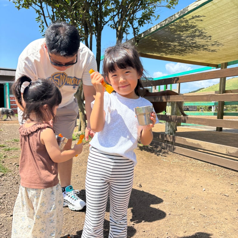 済州涯月のおすすめスポット、子供とセビョルフレンズ動物園で餌やり体験