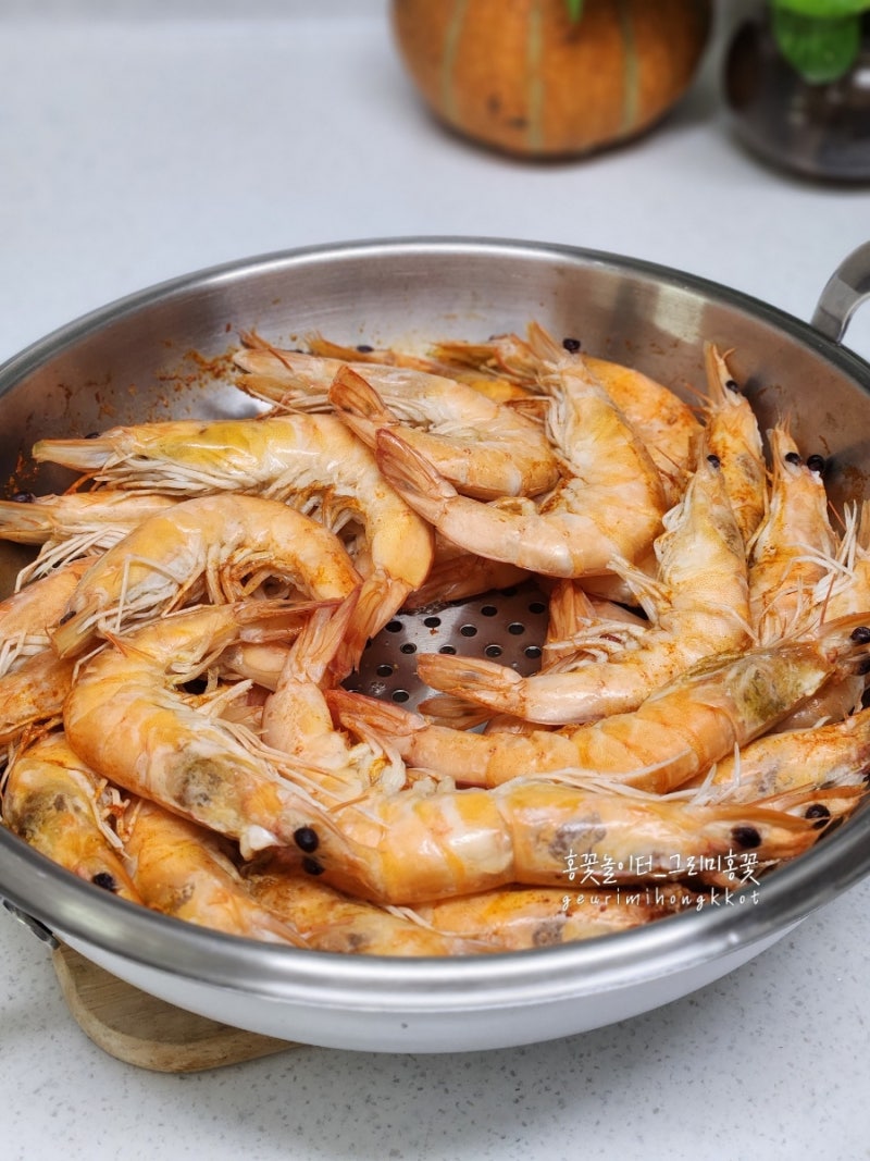 새우찜 만들기 새우 손질 방법과 찌는 법, 맥주 안주로 새우 머리 버터구이까지