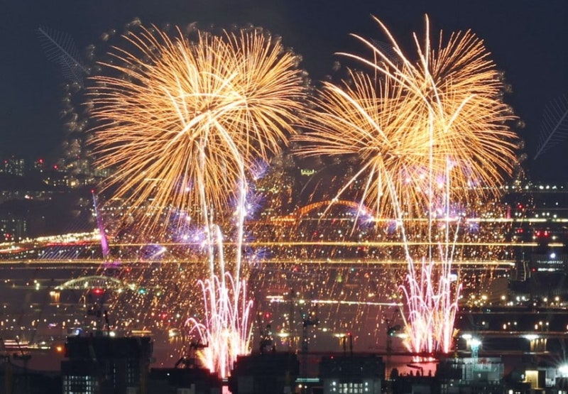 130억 쏟아부은 한화 불꽃축제, 돈 한 푼 못 버는데 왜 매년 하는 걸까