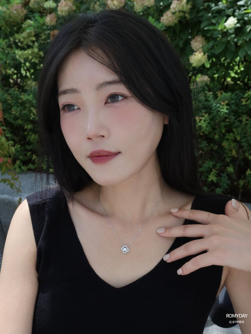 여자 데일리 목걸이 추천 주얼리브랜드 아이스볼 네잎클로버 목걸이 댄싱캐럿