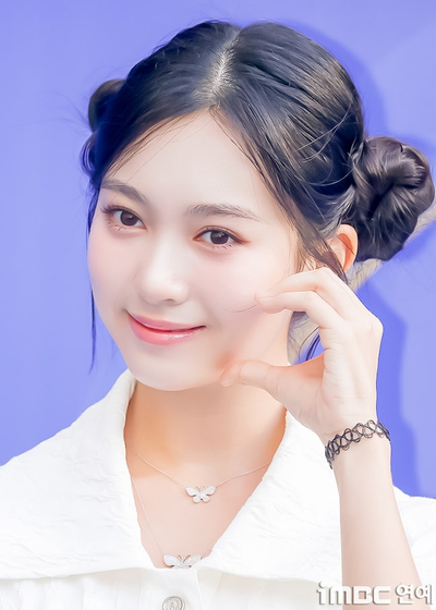 갈소원 폭풍성장 근황, 뿌까 헤어에 화이트 원피스까지 서울패션위크 패션 눈길