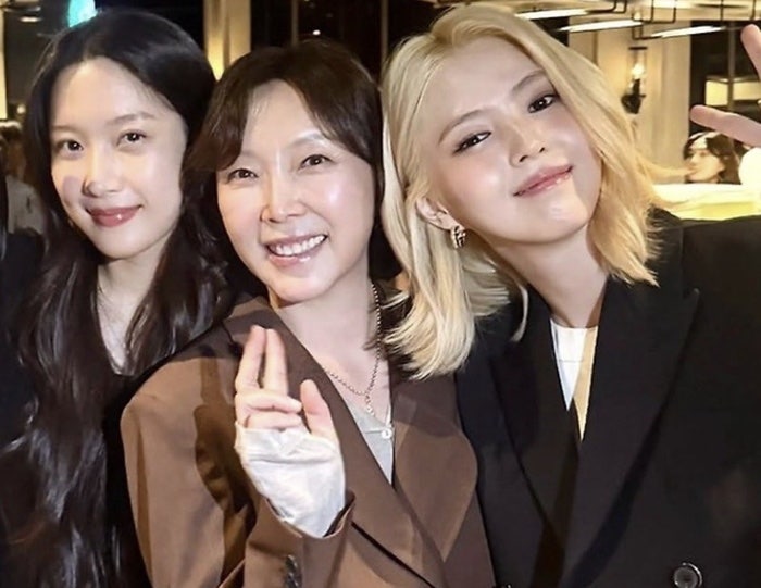 한소희 문가영 투샷 화제, 김도영 감독 “좌가영 우소희” 감격…영화 인턴 시사회에서 만난....
