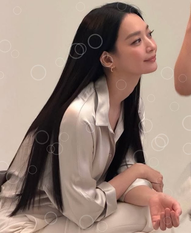 신민아가 고른 캐릭터가 하필 ‘버림받는 황후’라고? 26억 뷰 웹툰 실사화의 반전
