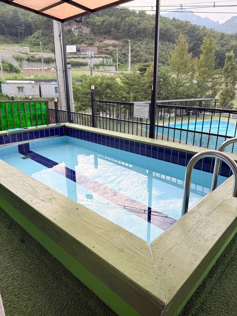 강아지와 함께 떠난 가평 멍펜션 2박 3일 휴가! 독채 수영장에 안방그릴, 불멍 존 총정리