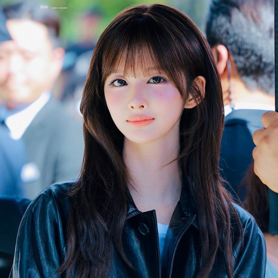 “인형인 줄 알았다” 엔믹스 설윤, 서울패션위크서 포착된 비현실적 비주얼
