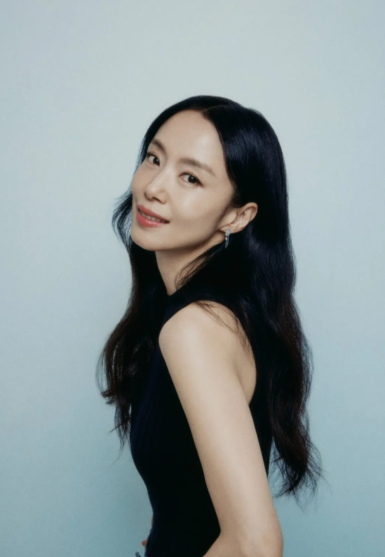 대한민국을 대표하는 배우 전도연 프로필 나이 넷플릭스 가능한 사랑 베니스영화제 화제