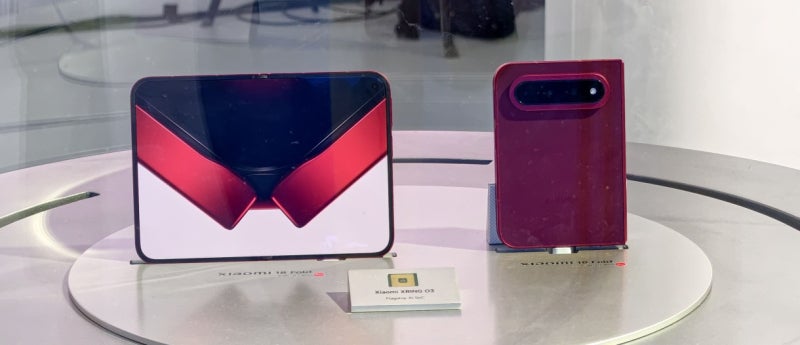 샤오미 18 폴드(Xiaomi 18 Fold) IFA 실물 공개 | 자체 칩 엑스링 O3·여권형 디자인, 갤럭시 Z 폴드8....
