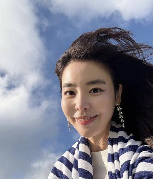 Remember Kim Min-sun from 'School'? From 90s Teen Star to Shin Yun-bok in 'Portrait of a Beauty'