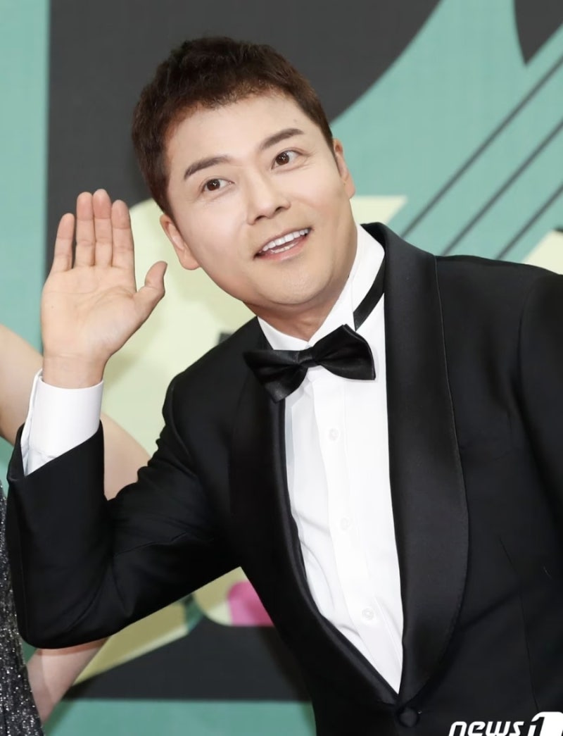Jun Hyun-moo's Profile: From Announcer to National MC! Age, Education, and Broadcasting Career Summary