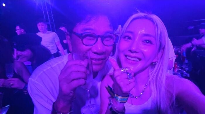 74세 이수만, 소녀시대 수영과 함께 포착된 근황 봤더니… 다들 나이를 의심했다