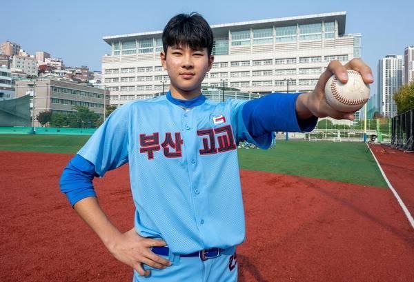 “키움행 사실상 초읽기” 양키스 40억 뿌리친 부산고 하현승…KBO 드래프트 전체 1순위에 투....