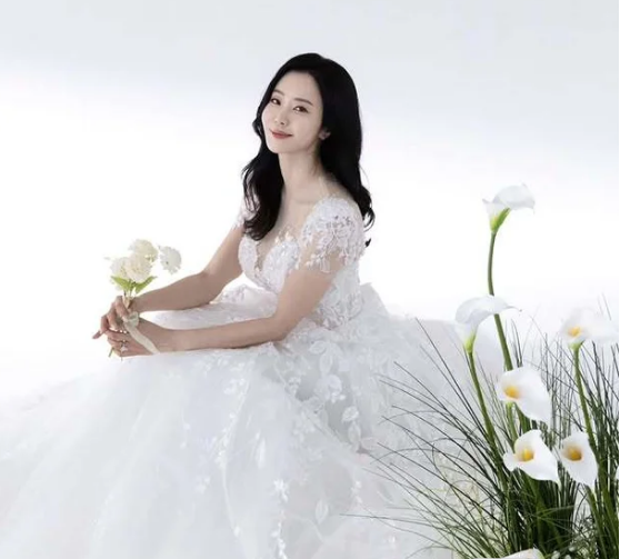 6년 열애 끝 46세에 올린 <b>결혼</b>식…<b>반민정</b>이 조용히 치르고 싶었던 속....