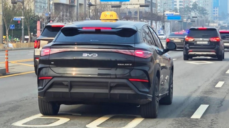 쏘카도 중국전기차 늘린다 벌써 32%, 로보택시도 200대 서울온다...국내 도로 장악하는 중국차 ....