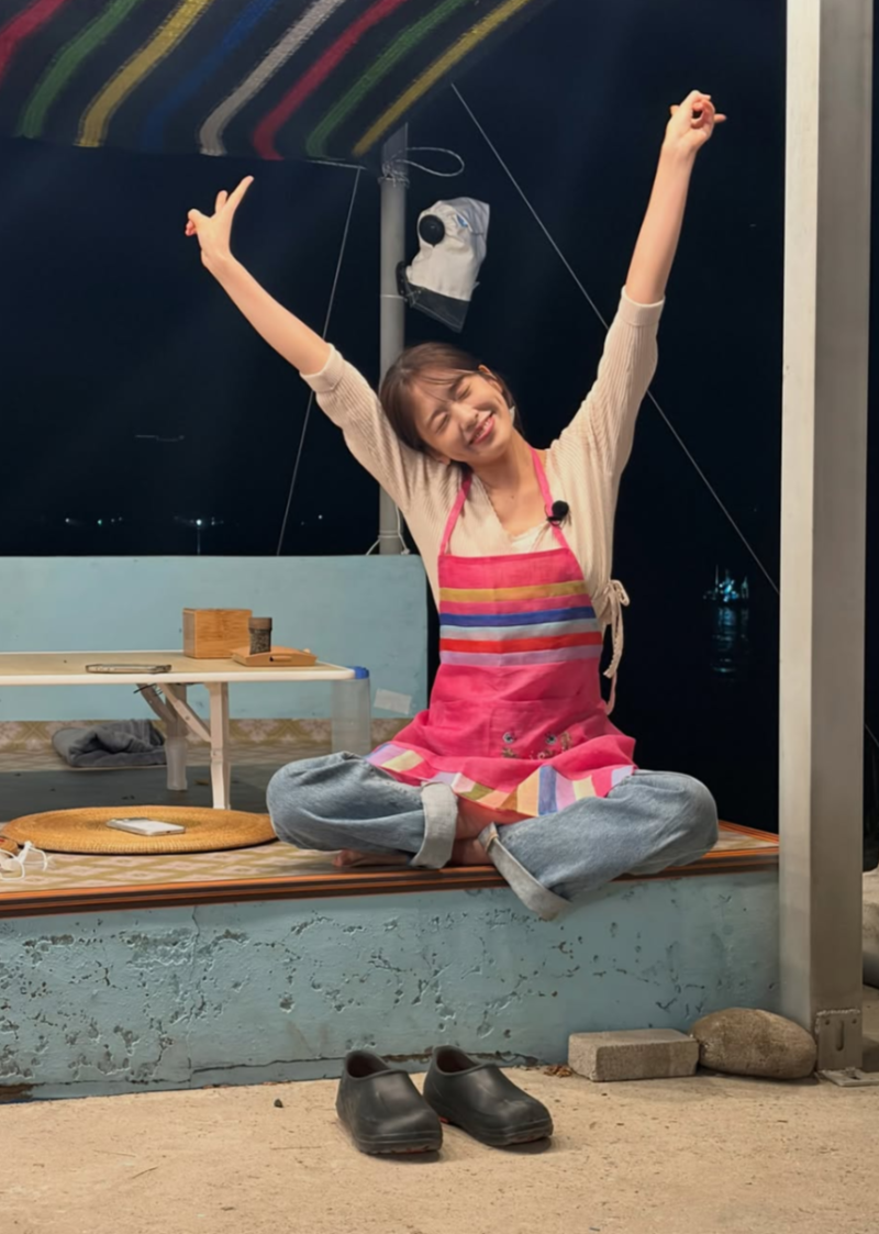 안유진 5만원대 가디건 반전 가격, 어디꺼? (우주떡집 카인다미 랩니트)