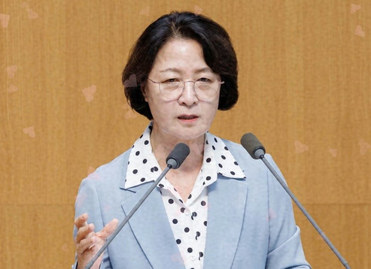 12억 <b>관사</b>에 칼자루는 직원들? <b>추미애</b>, 도민들 ‘내 집 알아보라’ ....