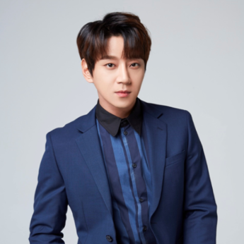 SBS Plus ‘귀묘한 이야기2’ 황치열, 데뷔 첫 여름 앨범 들고 사주 공개｜나이·고향·데뷔·노....