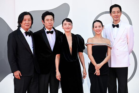 이창동, 24년 만의 베니스…'가능한 사랑'이 리도섬을 홀렸다