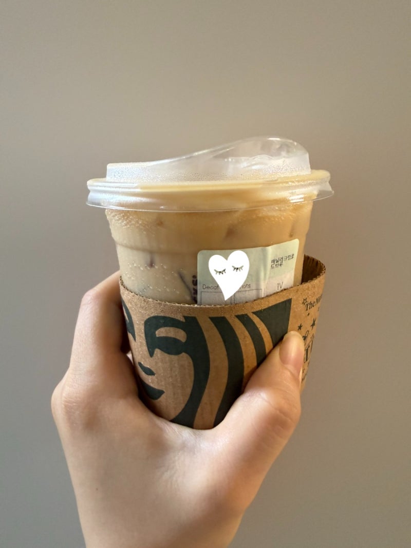 [스타벅스 이벤트] 바닐라 아인슈페너 콜드브루 vs 바닐라크림 콜드브루 비교 및 라떼 위크☕....