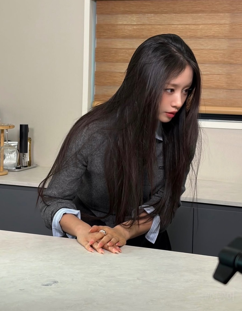 "저 시계 명품 아니었어?" 티아라 지연 올블랙에 채운 30만원대 정체