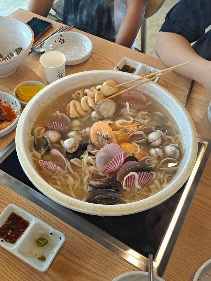 기장 해동용궁사 근처 맛집 가족 외식하기 좋은 용궁해물칼국수 기장 오시리아점 (반려동물 ....
