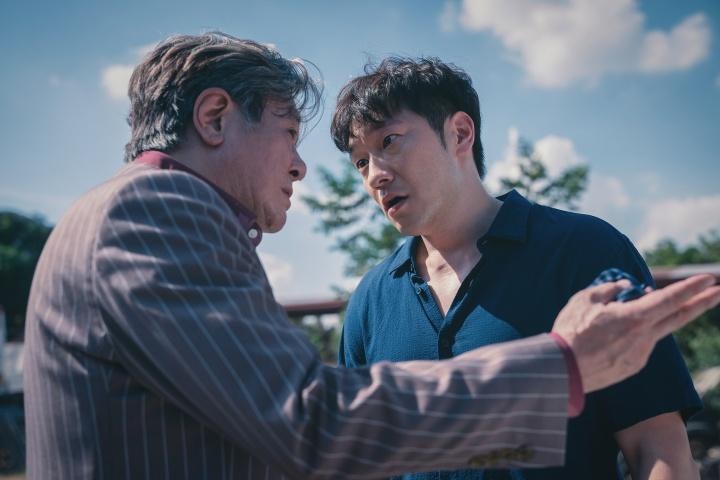 “최민식이 드라마로 돌아오자 분위기가 달라졌다” 돈과 배신으로 끝까지 밀어붙인 범죄극