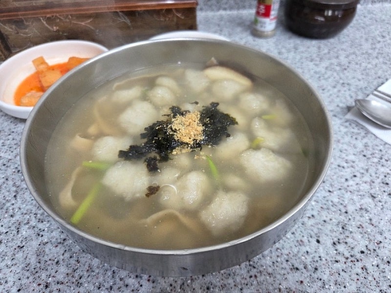 태백 황지자유시장 맛집 부산감자옹심이, 처음 맛본 옹심이칼국수