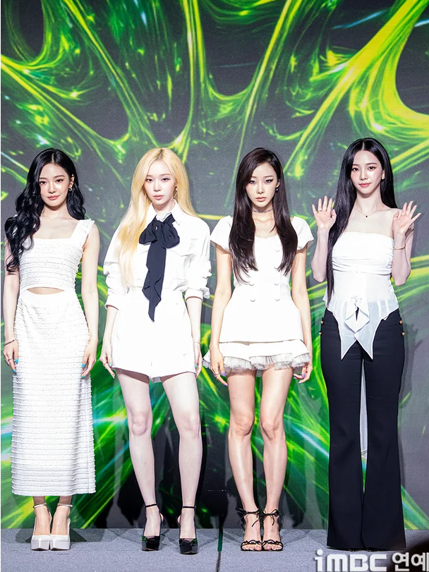 에스파, 콘서트 규모 키웠다가 '텅텅' 빈자리 굴욕 [이슈in]