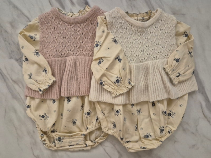 [베네베네] 선물받은 쌍둥이 원피스 니트빕 세트. 출산선물 추천