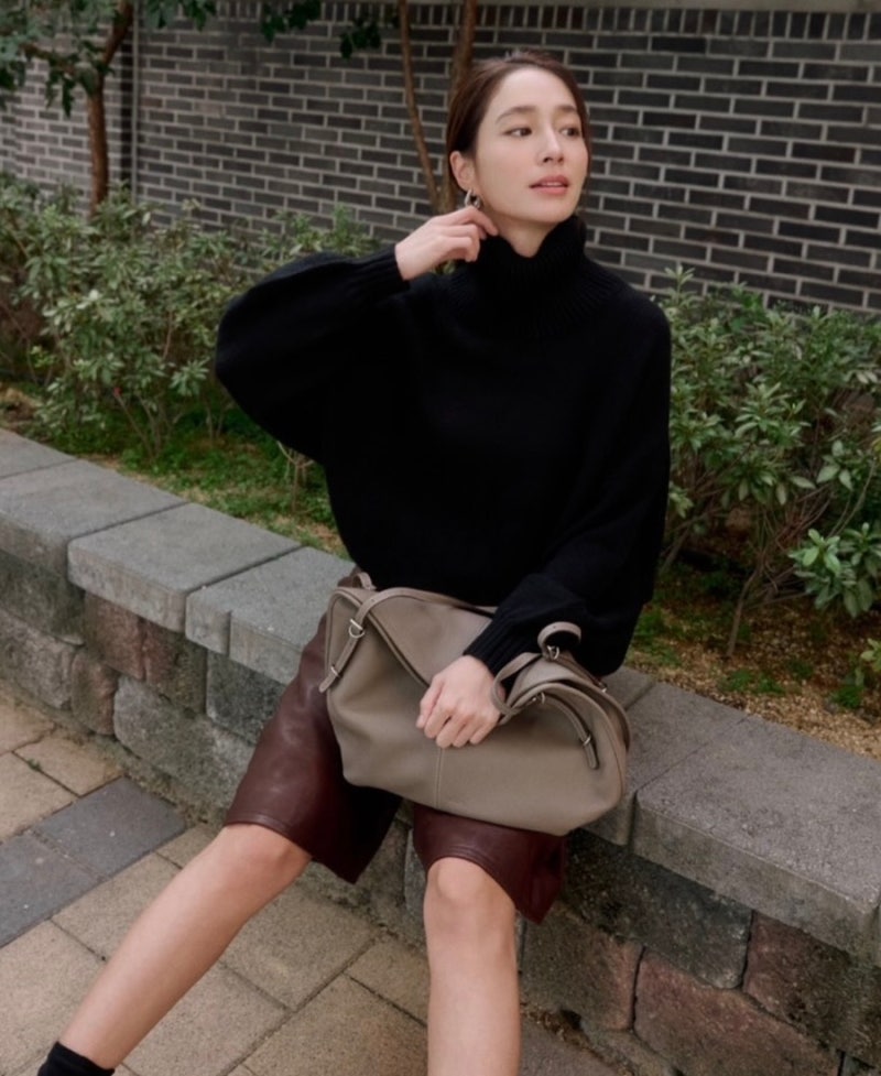 이민정 가을룩 완성한 건 가방이었다…토프 컬러 선택 진짜 감다살