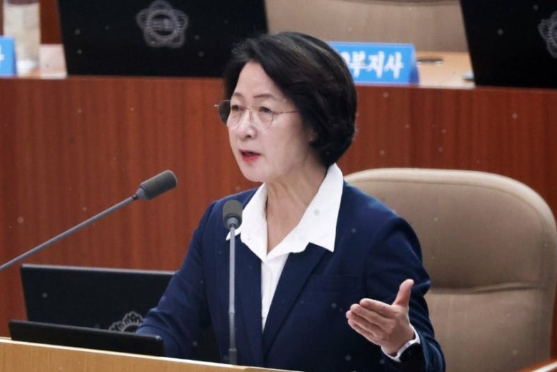 47평 관사 입주한 추미애, 정작 직원 체육대회는 1000만원 깎았다? 긴축의 민낯