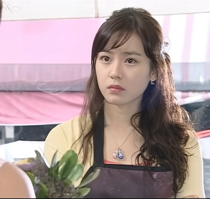 Son Ye-jin's prime hair comparison: 'Fans beg her not to cut her hair short', age, height