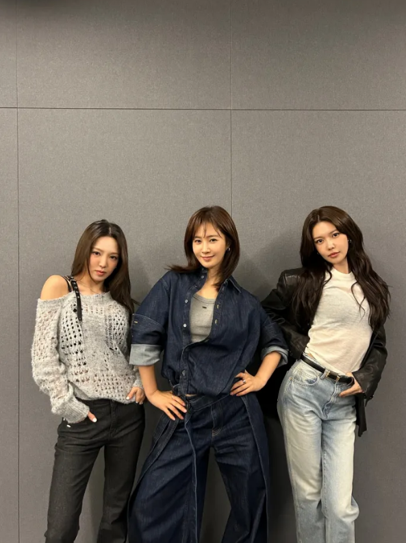 소녀시대 새 유닛 효리수, ‘음중’ 데뷔 뒤 반전 뒤풀이…효연·유리 술뚜껑 인증샷에 팬들 ....