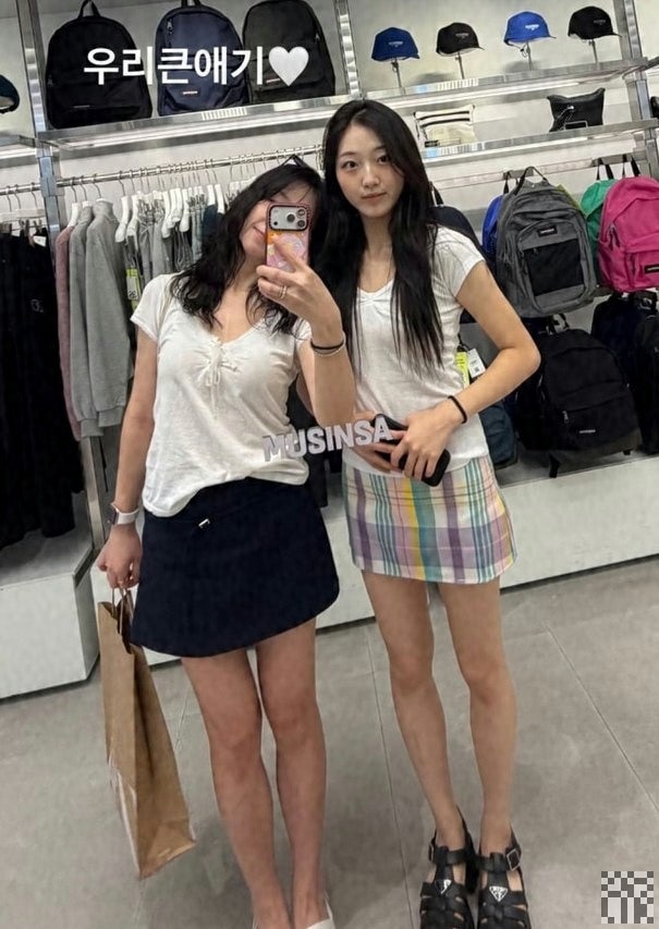 아빠 어디가 막내딸이 아니다? 정웅인 첫째 딸, 엄마보다 큰 키에 명품샌들까지…배우 준비 ....