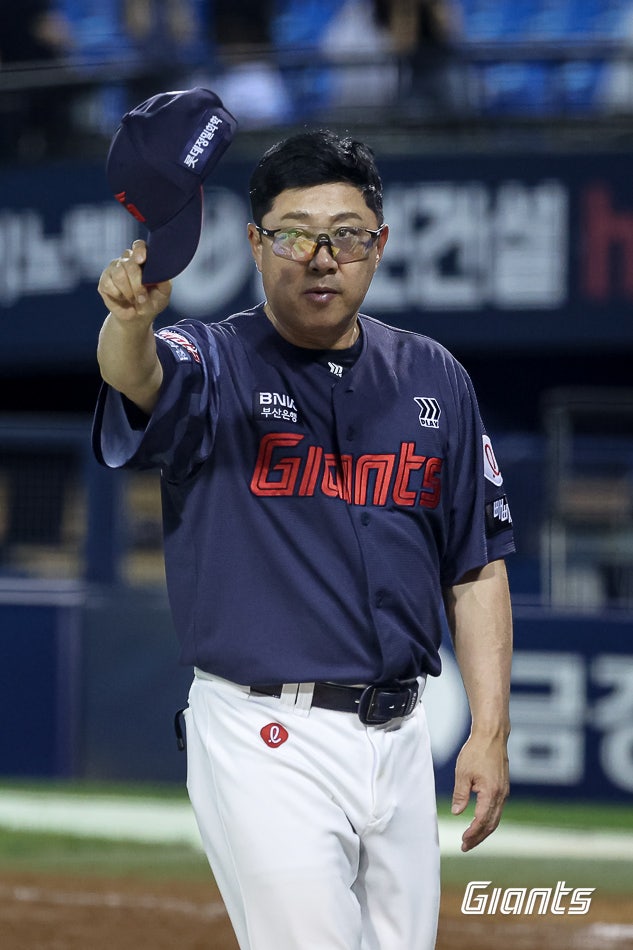 "가을야구 확률 0.1%" 롯데 팬들 터졌다, 3년 24억 명장의 허무한 퇴장?