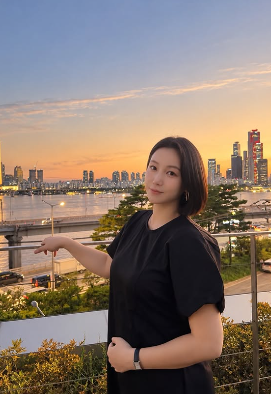 결혼한 줄도 몰랐는데 벌써 엄마 된다...김옥빈 남편은 누구? 나이·직업·얼굴부터 만난 계기....