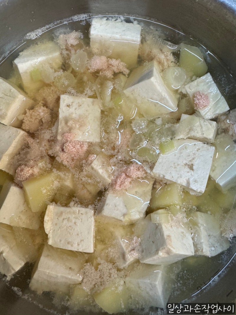 10분도 안 걸리는 아침 국, 냉털로 끓인 두부명란국