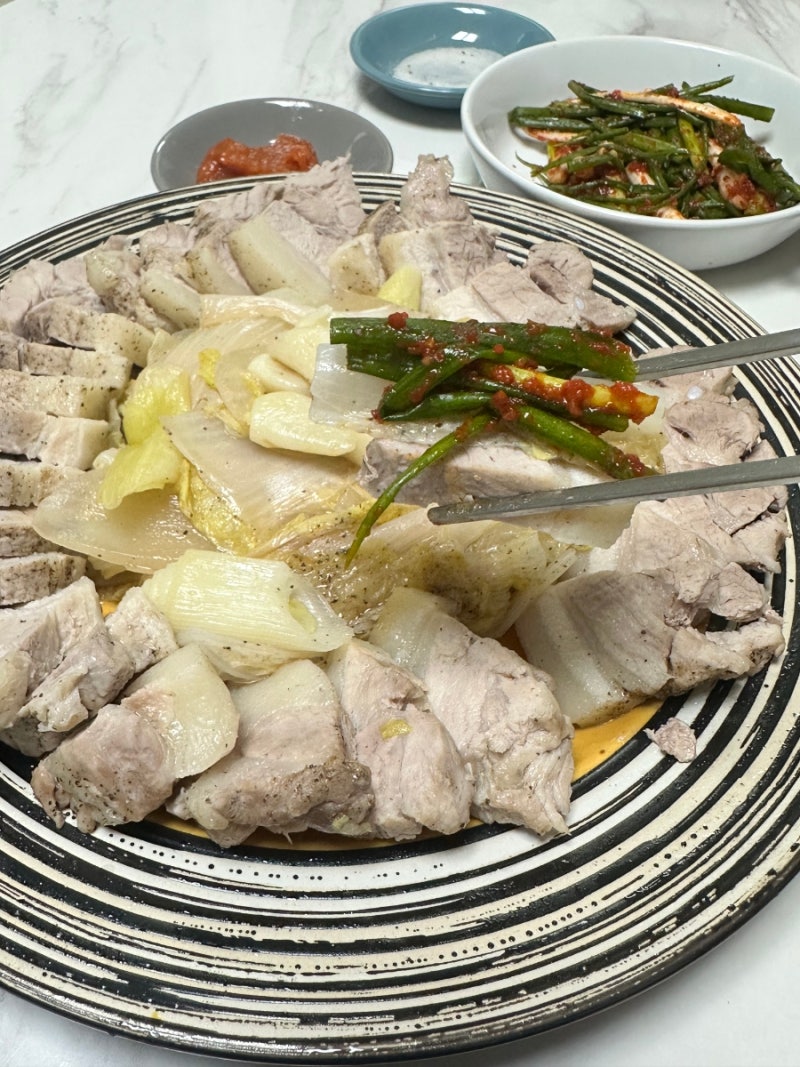 삼겹살 500g 무수분 수육 레시피｜알배추 넣고 약불 30분, 쫄깃 촉촉하게