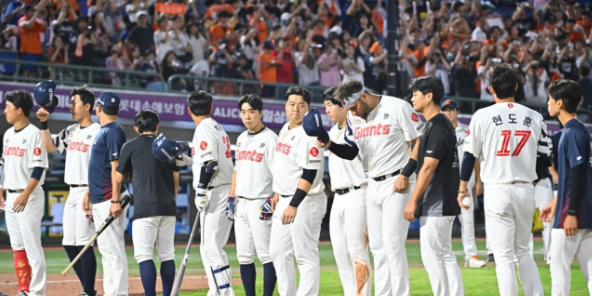 롯데 자이언츠 결국 9위까지 추락…팬들이 더 허탈한 건 ‘드래프트 2순위’가 보인다는 현....