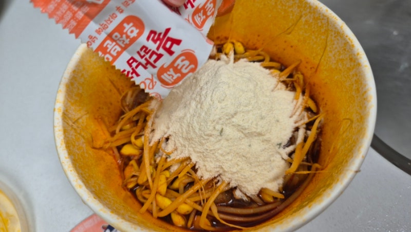 로제불닭납작당면 더 맛있게 먹는법! 콩나물 하나 추가했더니 식감부터 달라져요