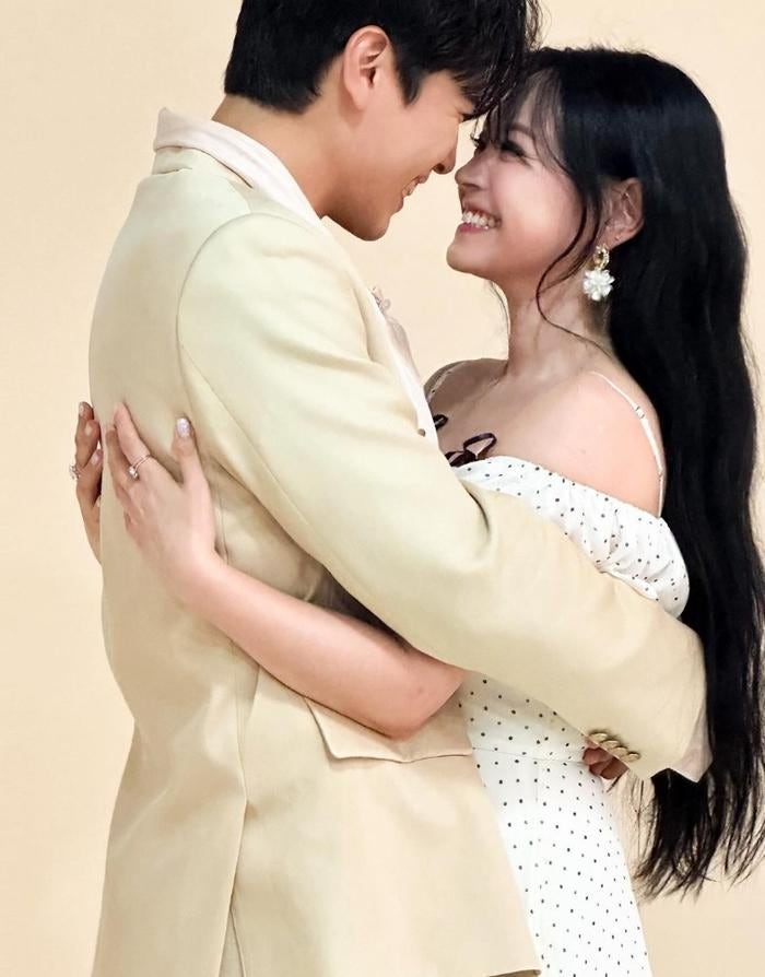 “자랑거리도 아니어서…” 8살 연하 손준호, ♥김소현에게 포르쉐 선물했다…사랑꾼 클래....