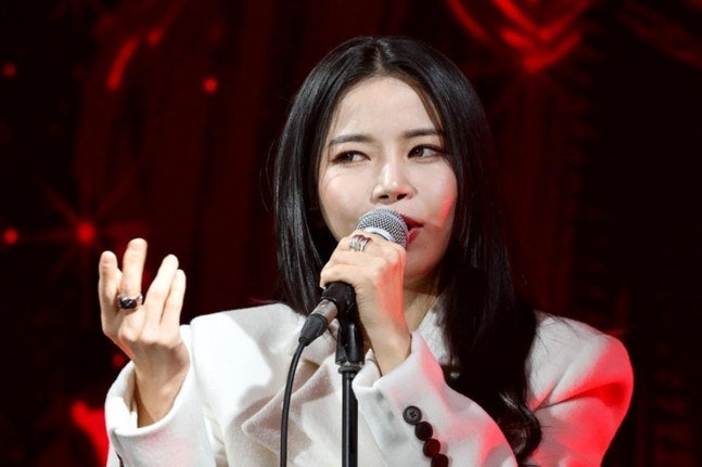 LA 공연 전 5명이 걷던 길... 솔라에게 의자가 날아온 순간