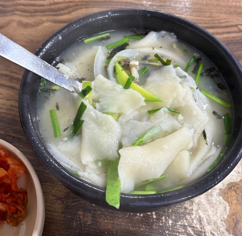 안국역 미쉐린 맛집 삼청동 수제비 혼밥 후기 | 감자전, 임산부 프리패스