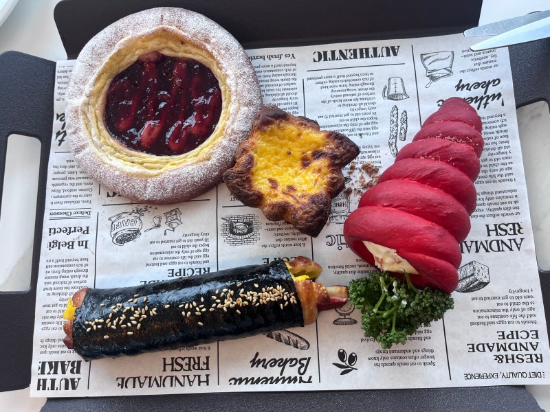 비주얼 깡패 김밥빵, 당근빵파는 대형베이커리카페, 태산베이커리(애견동반가능)