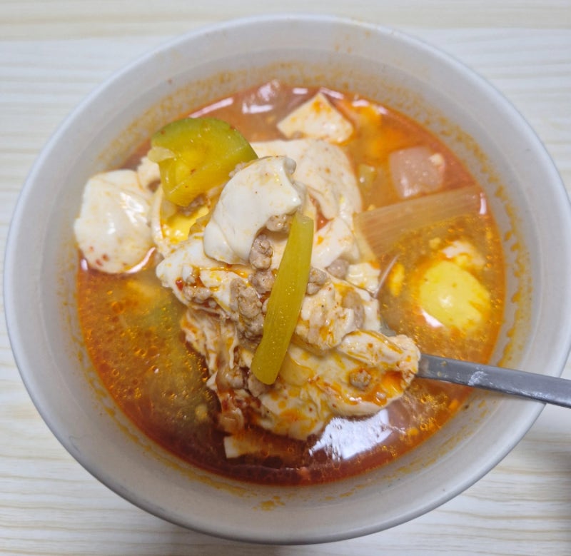 간단하게 만드는 시원하고 진한 바지락 돼지고기 순두부찌개 레시피