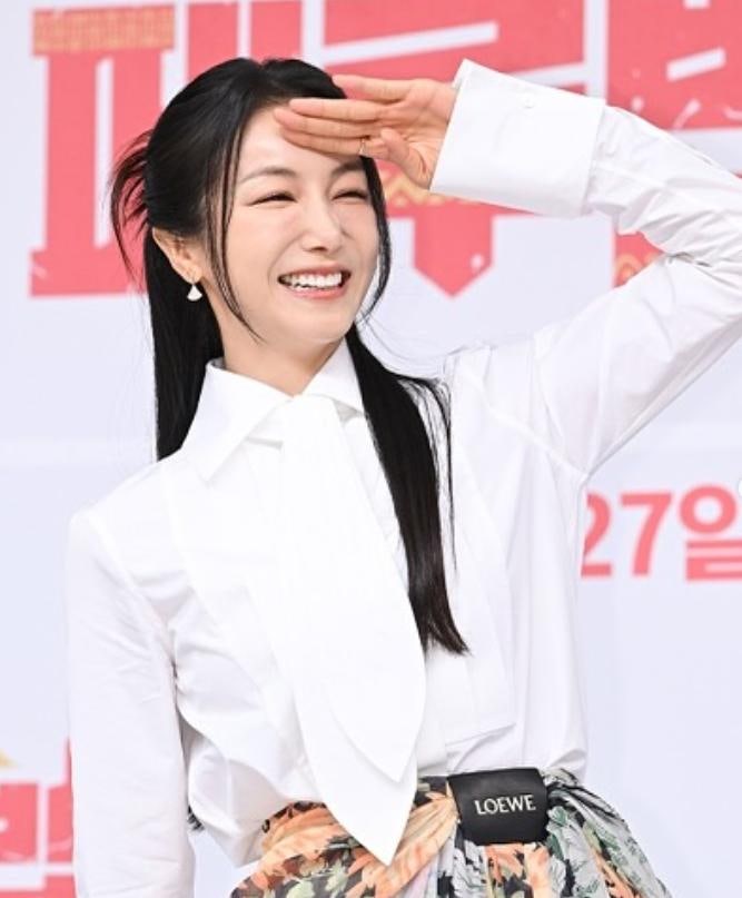 어제 한강 불꽃축제서 포착된 김옥빈, 오늘 깜짝 소식…“엄마가 됩니다”