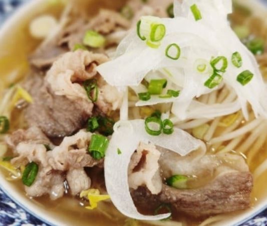 쌀국수 국물은 왜 맑은데 깊은 맛이 날까? 향신료와 육수의 비밀