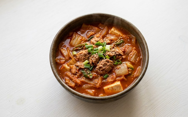 자취생도 셰프로 만들어주는 초간단 초감칠맛 참치김치찌개 황금 레시피